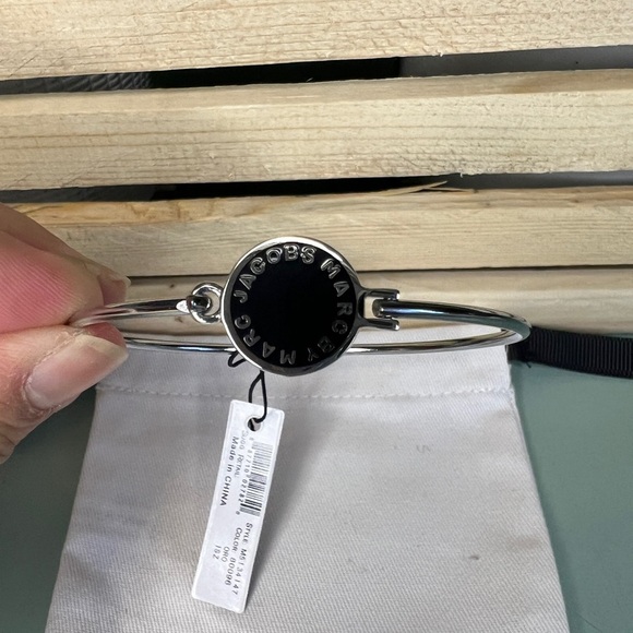 Marc by Marc Jacobs Silver Thin Bangle with Black Logo Disc - Picture 2 of 5
